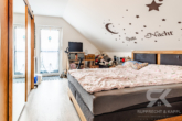 Neuwertiges Einfamilienhaus auf schönem Grund mit Doppelgarage und Einbauküche in Grafenwöhr - Schlafzimmer