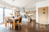 Neuwertiges Einfamilienhaus auf schönem Grund mit Doppelgarage und Einbauküche in Grafenwöhr - Esszimmer-Küche