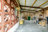 Renovierungsbedürftiges Zweifamilienhaus auf schönem Grund in ruhiger Siedlung Luhe-Wildenau´s - Schuppen